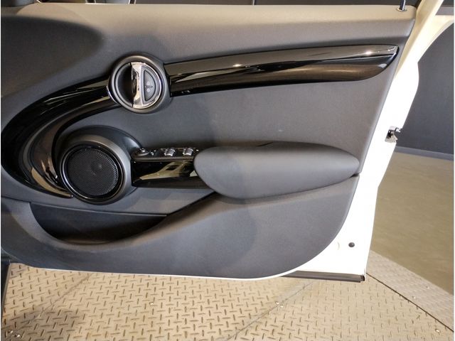 BMW MINI COOPER D 5DOOR 2021 Image 31