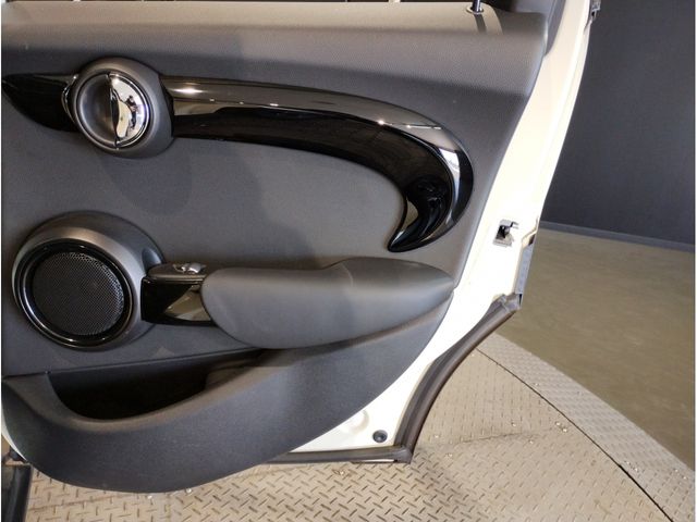 BMW MINI COOPER D 5DOOR 2021 Image 31