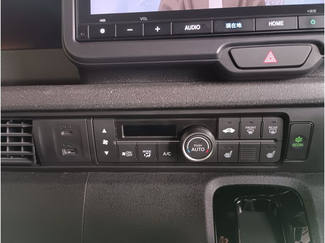 HONDA N BOX CUSTOM 2023 Image 31