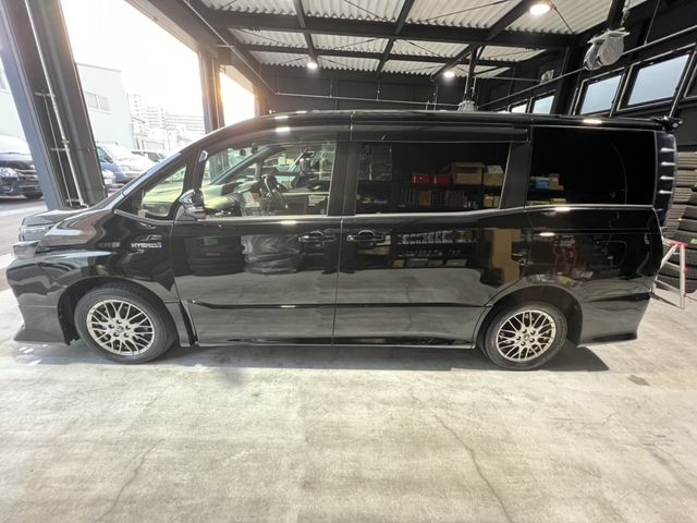 TOYOTA VOXY HYBRID 2016 Image 31