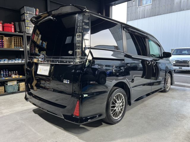 TOYOTA VOXY HYBRID 2016 Image 31