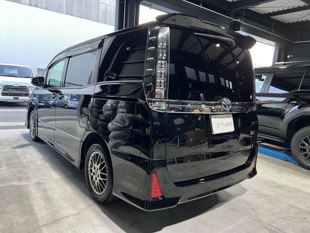 TOYOTA VOXY HYBRID 2016 Image 31