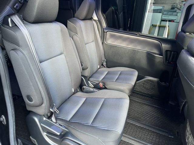 TOYOTA VOXY HYBRID 2016 Image 31