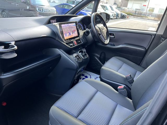 TOYOTA VOXY HYBRID 2016 Image 31