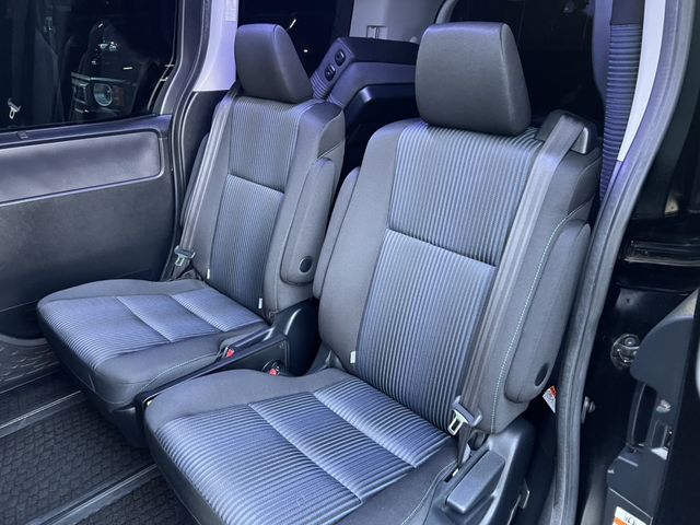 TOYOTA VOXY HYBRID 2016 Image 31