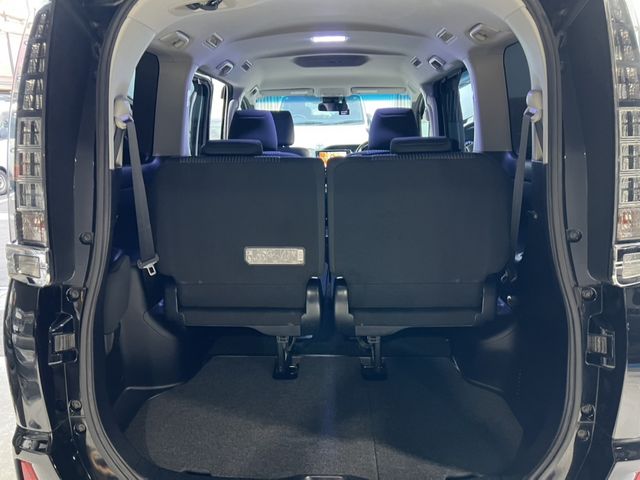 TOYOTA VOXY HYBRID 2016 Image 31