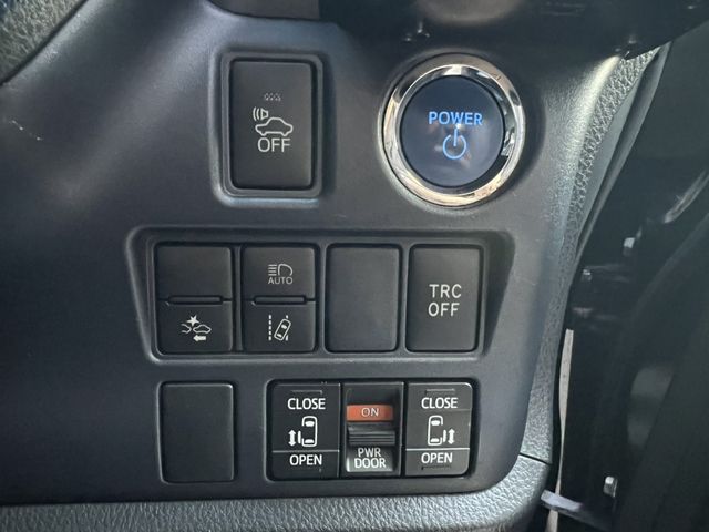 TOYOTA VOXY HYBRID 2016 Image 31