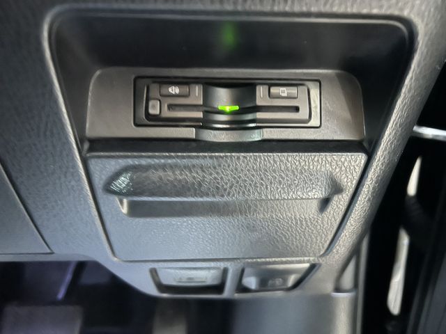 TOYOTA VOXY HYBRID 2016 Image 31