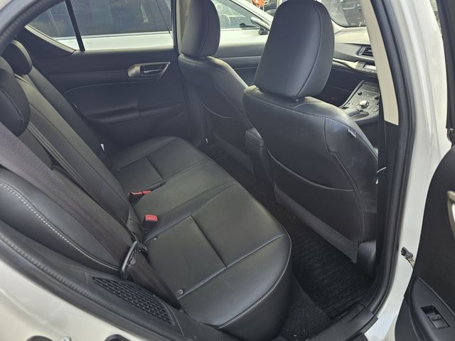 TOYOTA LEXUS CT200H 2016 Image 31