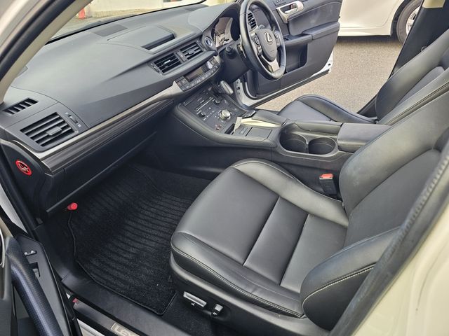 TOYOTA LEXUS CT200H 2016 Image 31