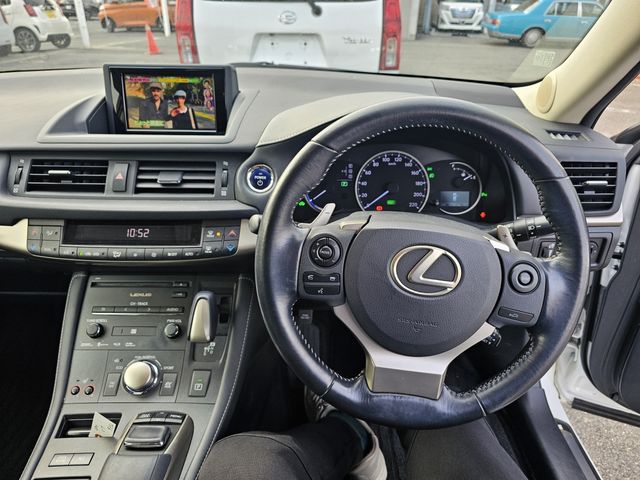 TOYOTA LEXUS CT200H 2016 Image 31