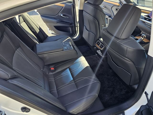 TOYOTA LEXUS ES300H 2019 Image 31