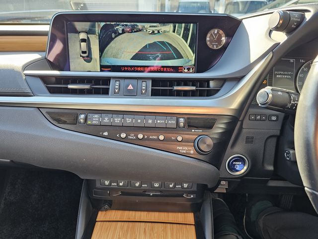 TOYOTA LEXUS ES300H 2019 Image 31