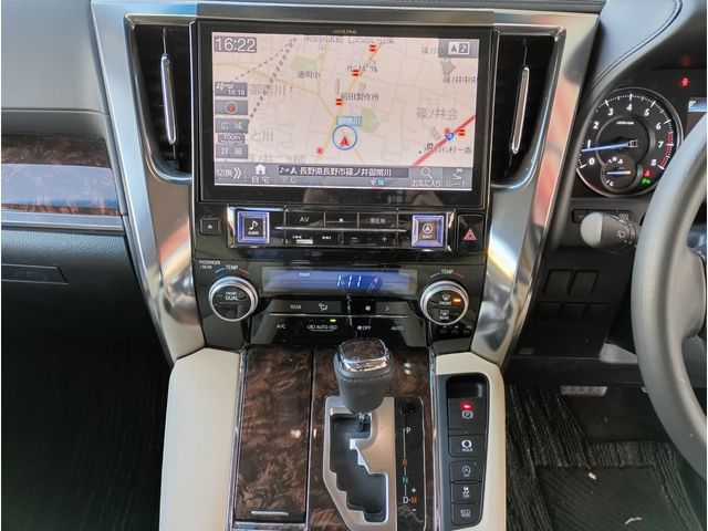 TOYOTA VELLFIRE 2018 Image 31