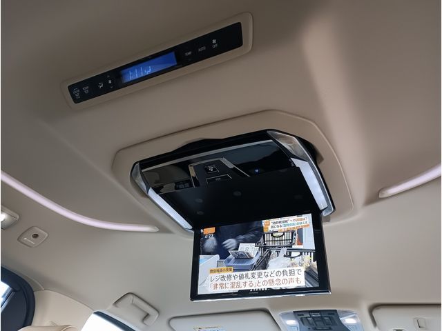 TOYOTA VELLFIRE 2018 Image 31