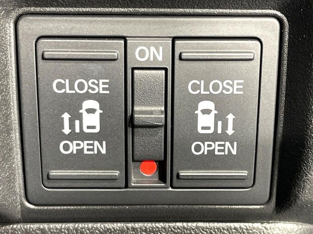 HONDA N BOX CUSTOM 2023 Image 31