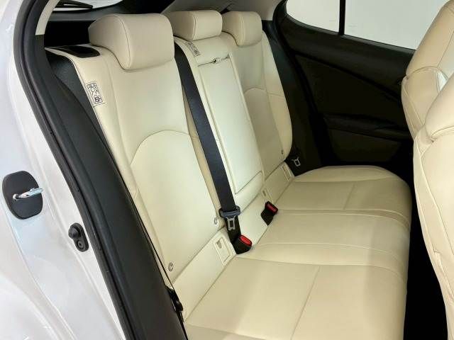 TOYOTA LEXUS UX250H 2021 Image 31