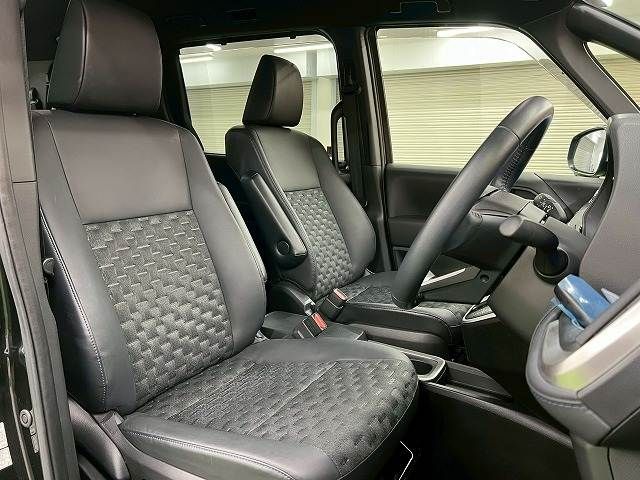 TOYOTA VOXY HYBRID 2023 Image 31