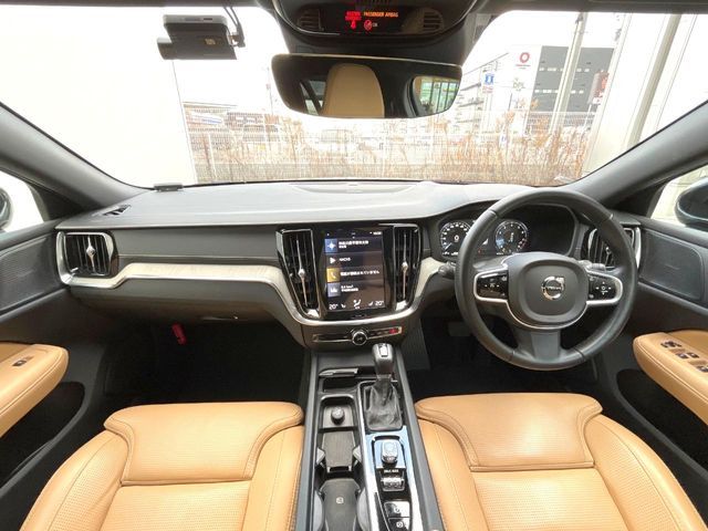 VOLVO V60 2019 Image 31