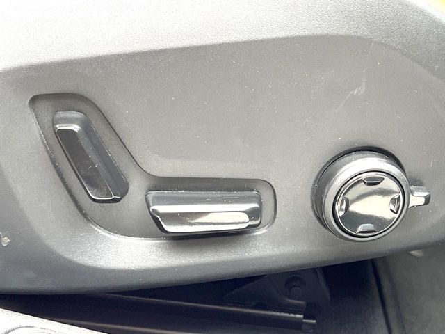 VOLVO V60 2019 Image 31