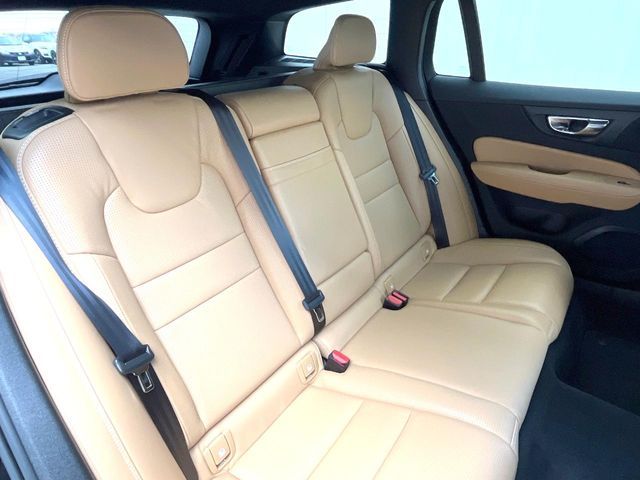 VOLVO V60 2019 Image 31