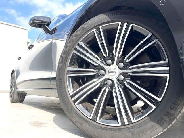 VOLVO V60 2019 Image 31