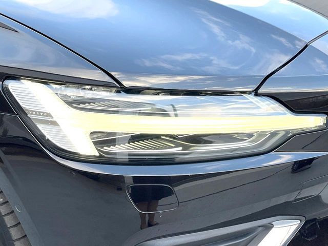VOLVO V60 2019 Image 31