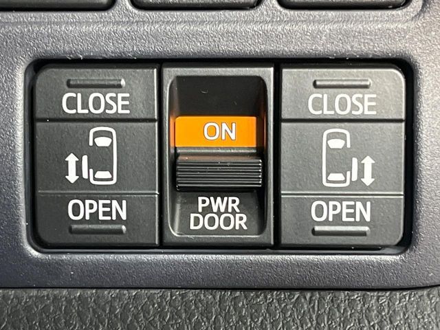 TOYOTA VOXY 2016 Image 31