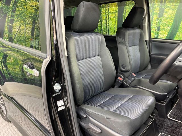 TOYOTA VOXY 2016 Image 31