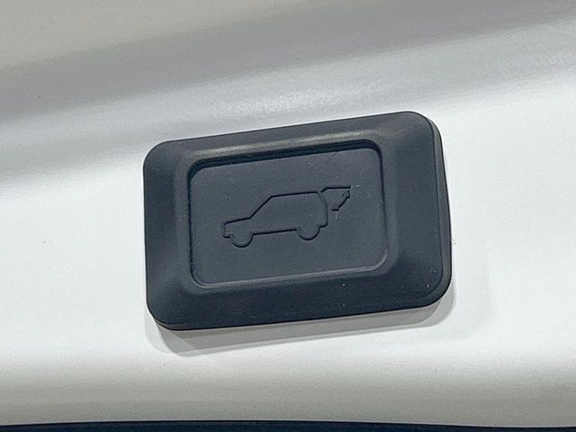 TOYOTA RAV4 HYBRID 4WD 2023 Image 31