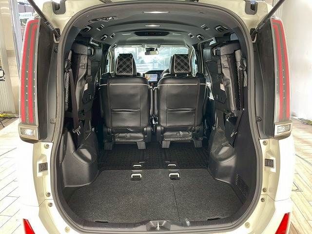 TOYOTA NOAH HYBRID 2018 Image 31