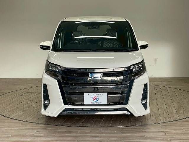 TOYOTA NOAH HYBRID 2018 Image 31