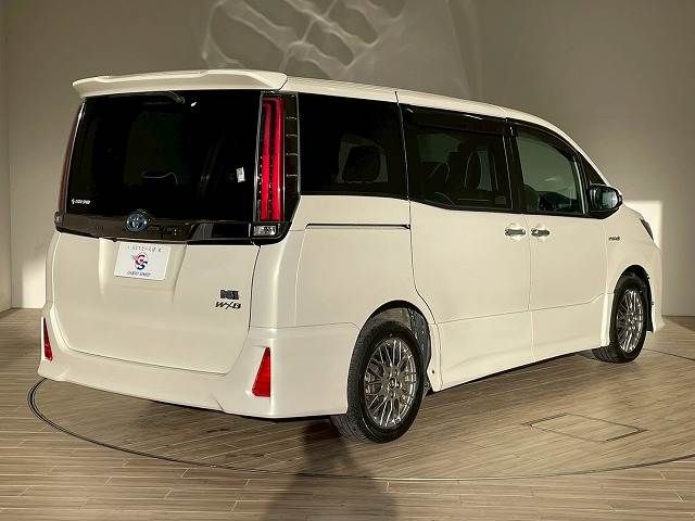 TOYOTA NOAH HYBRID 2018 Image 31
