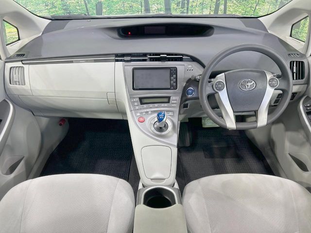 TOYOTA PRIUS 2012 Image 31