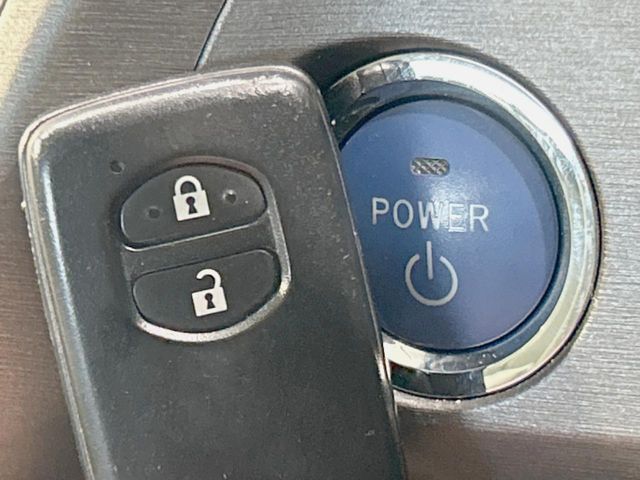 TOYOTA PRIUS 2012 Image 31