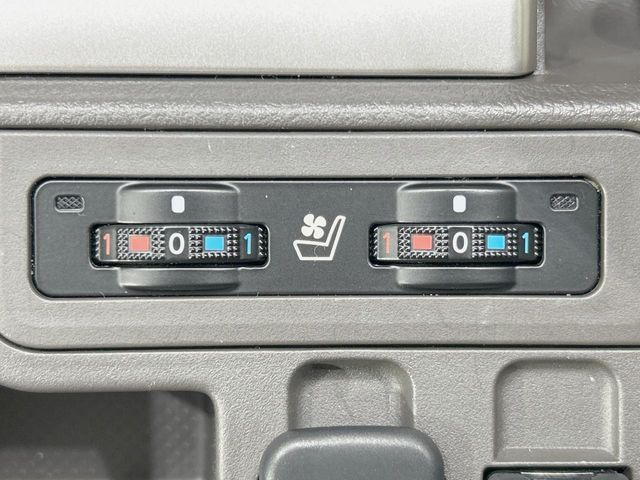 TOYOTA LANDCRUISER PRADO 2023 Image 31