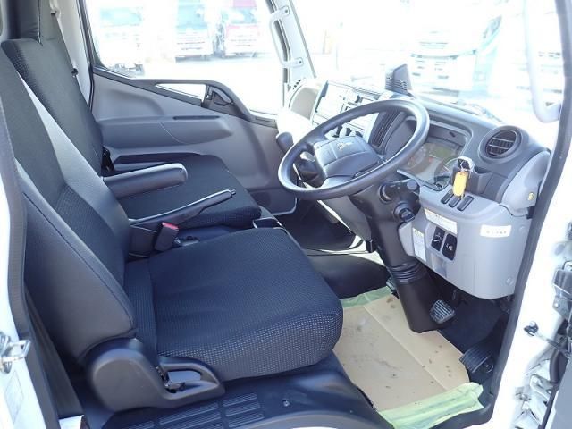 MITSUBISHI CANTER 2024 Image 31