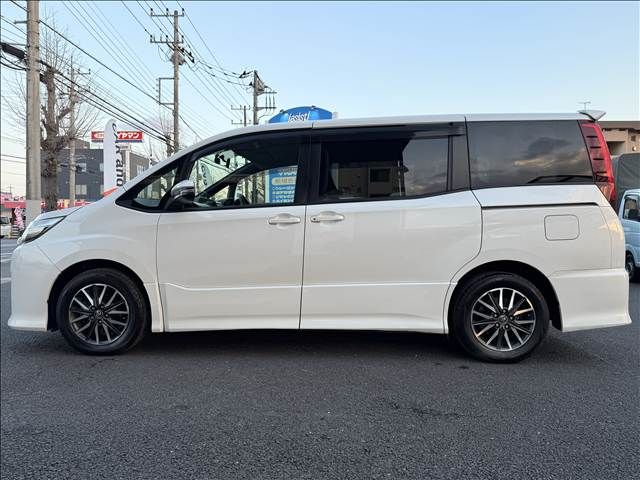 TOYOTA NOAH 2015 Image 31