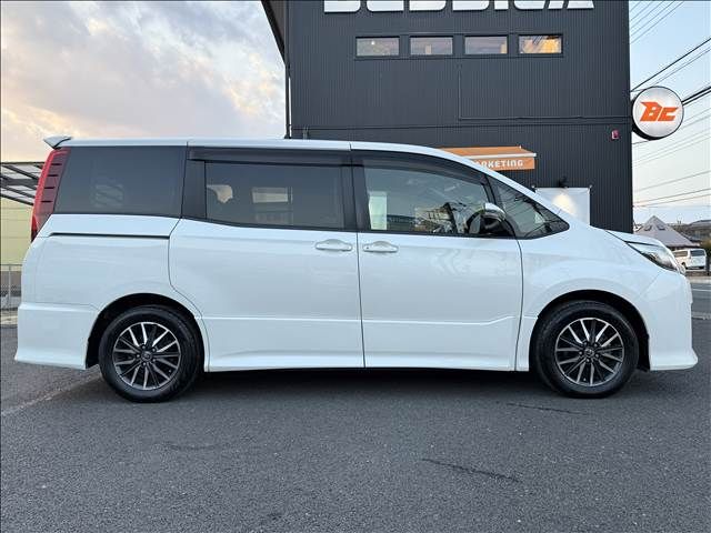 TOYOTA NOAH 2015 Image 31