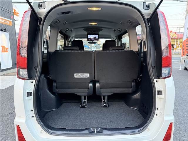 TOYOTA NOAH 2015 Image 31