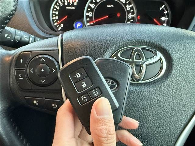 TOYOTA NOAH 2015 Image 31