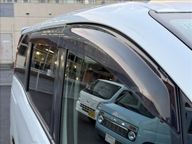 TOYOTA NOAH 2015 Image 31