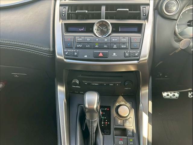 TOYOTA LEXUS NX200T 2016 Image 31