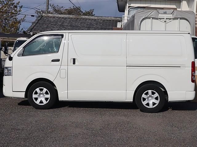 TOYOTA HIACE VAN 2WD 2020 Image 31