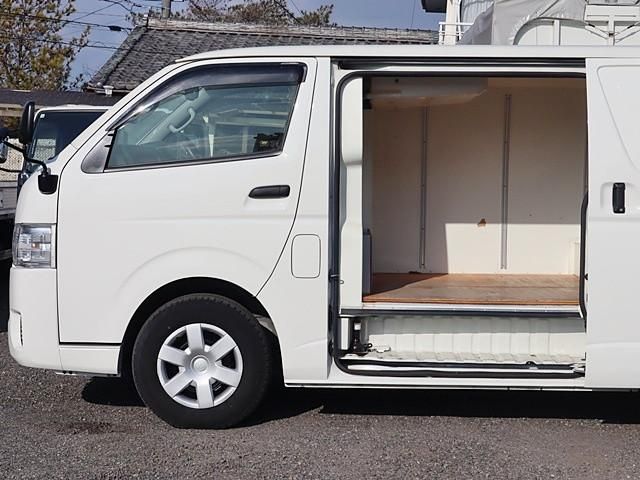 TOYOTA HIACE VAN 2WD 2020 Image 31