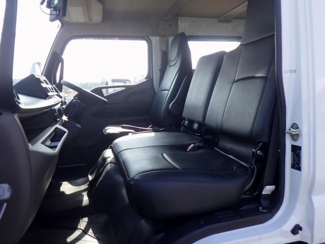 MITSUBISHI CANTER 2024 Image 31