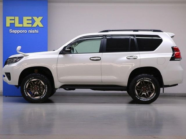 TOYOTA LANDCRUISER PRADO 2023 Image 31