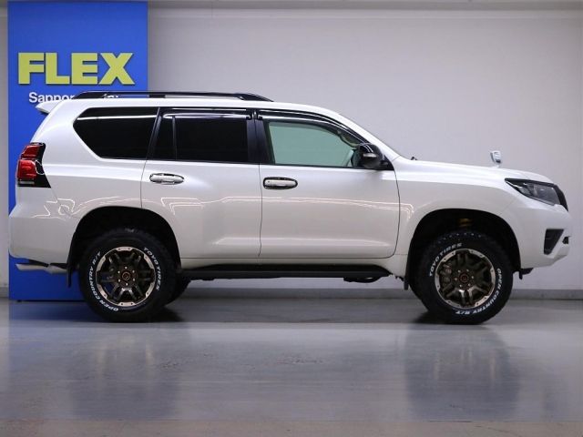 TOYOTA LANDCRUISER PRADO 2023 Image 31