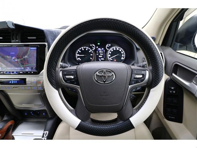 TOYOTA LANDCRUISER PRADO 2023 Image 31