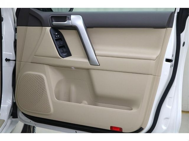 TOYOTA LANDCRUISER PRADO 2023 Image 31